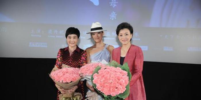 出品人杨澜,导演李晓雨,主演梁丹妮等主创人员出席了本次活动.