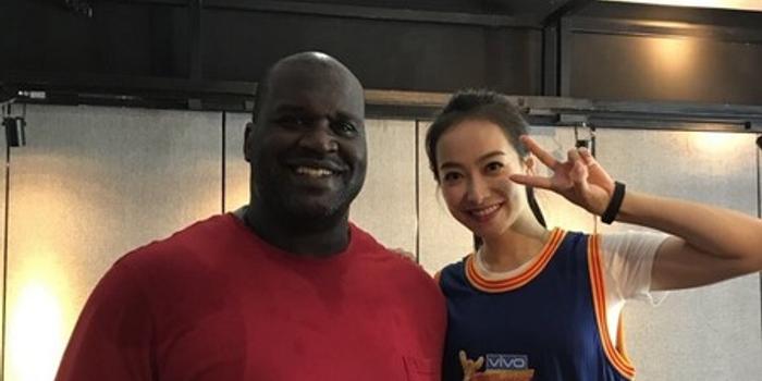 奥尼尔紧搂宋茜腰灿笑:我的新的中国女友