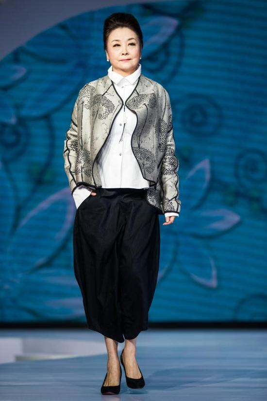 气质独特的中老年模特