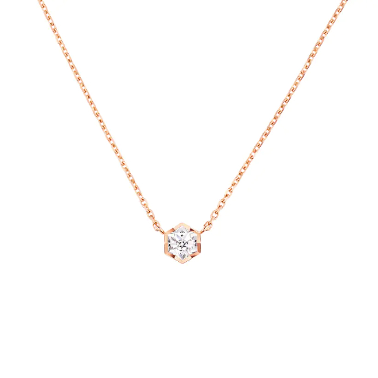 　　CHAUMET Bee My Love爱·巢系列 皇后式切割玫瑰金钻石项链（现时参考价：￥27，200，根据钻石4C实际定价）