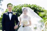 唐艺昕产女出院 张若昀医院门口派发红包