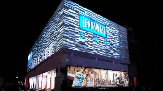 2013年，真维斯内地门店近3000家