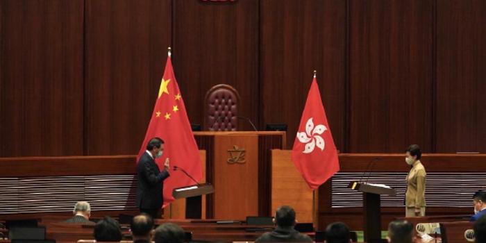 Oath-taking ceremony held for HKSAR's 7th-term LegCo members_手机新浪网