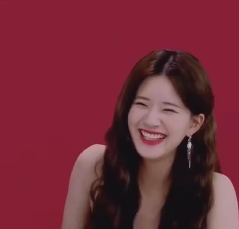 赵露思说到绿茶哈哈大笑 