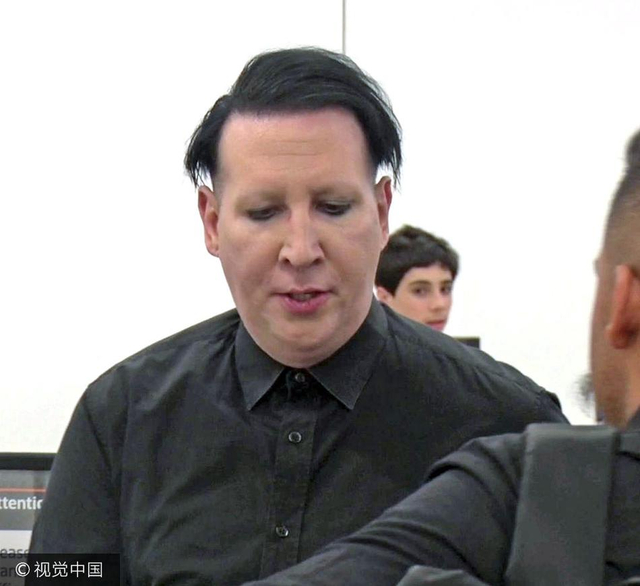 "鬼魅辣眼睛"的玛丽莲·曼森竟素颜现身过安检