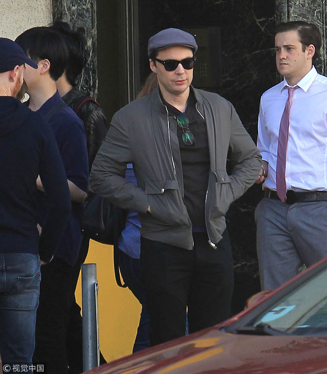 美国洛杉矶,"谢耳朵"吉姆·帕森斯与男友todd spiewak现身街头,吉姆