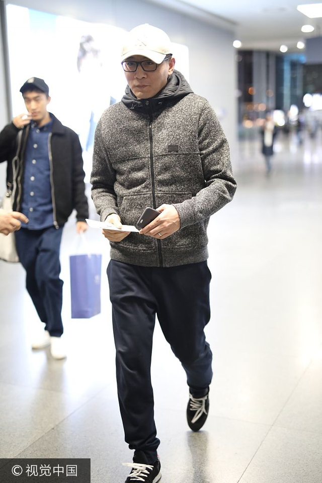 2017年11月5日,上海,刘烨现身机场. 刘烨