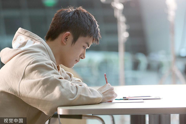 易烊千玺唱歌视频2020 w640slw.jpg