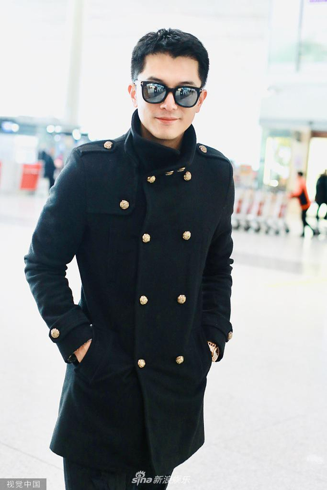 邱泽承认追求张钧甯 早前亮相机场灿笑打招呼心情好_新浪图片