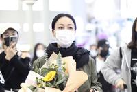 那英《浪姐2》成团出道后现身 获粉丝送花人气旺