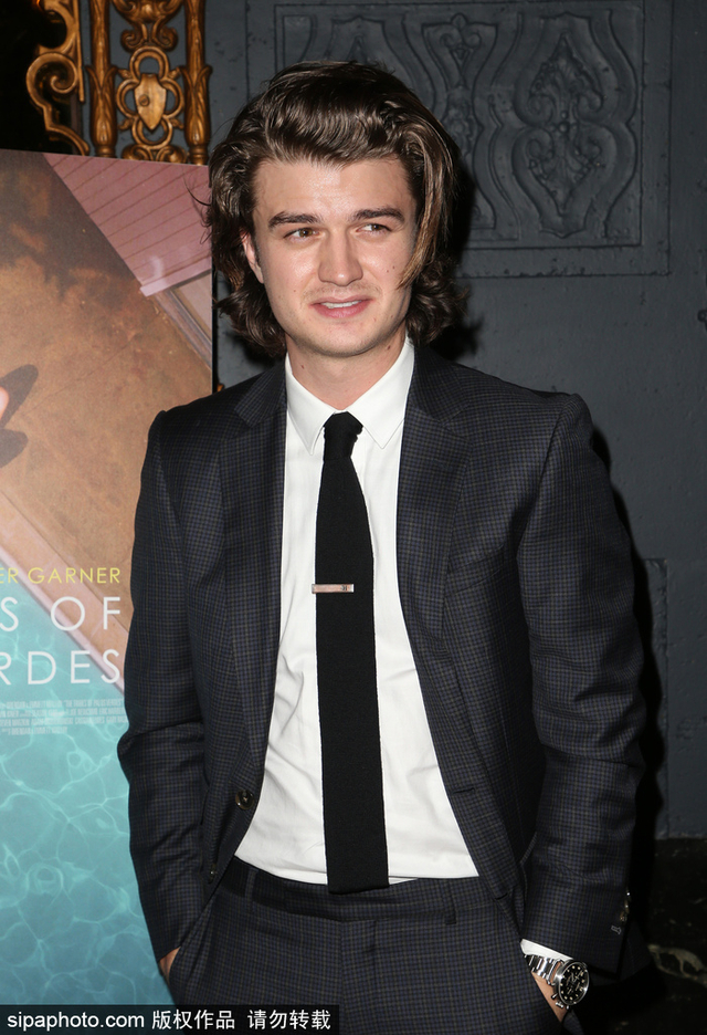 演员麦卡·梦露(maika monroe),詹妮弗·加纳(jennifer garner),泰拉