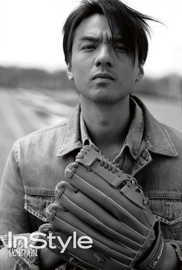 男人四十一朵花!冯德伦最新写真皱纹也是味道