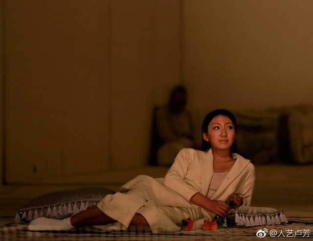 组图:胡军16岁女儿首登台演话剧 妈妈卢芳盛赞