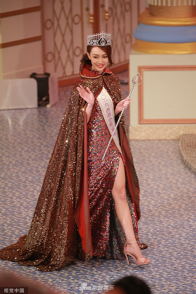 组图：2019港姐决赛黄嘉雯夺冠泪洒现场 王菲古佩玲分获亚季军