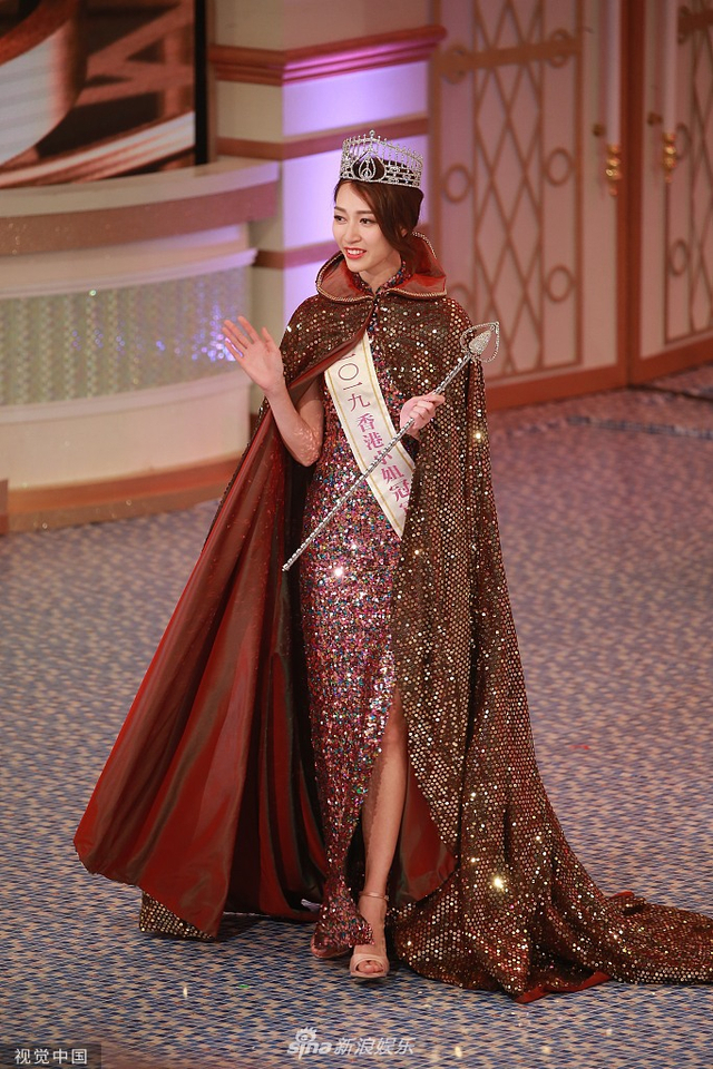 组图：2019港姐决赛黄嘉雯夺冠泪洒现场 王菲古佩玲分获亚季军