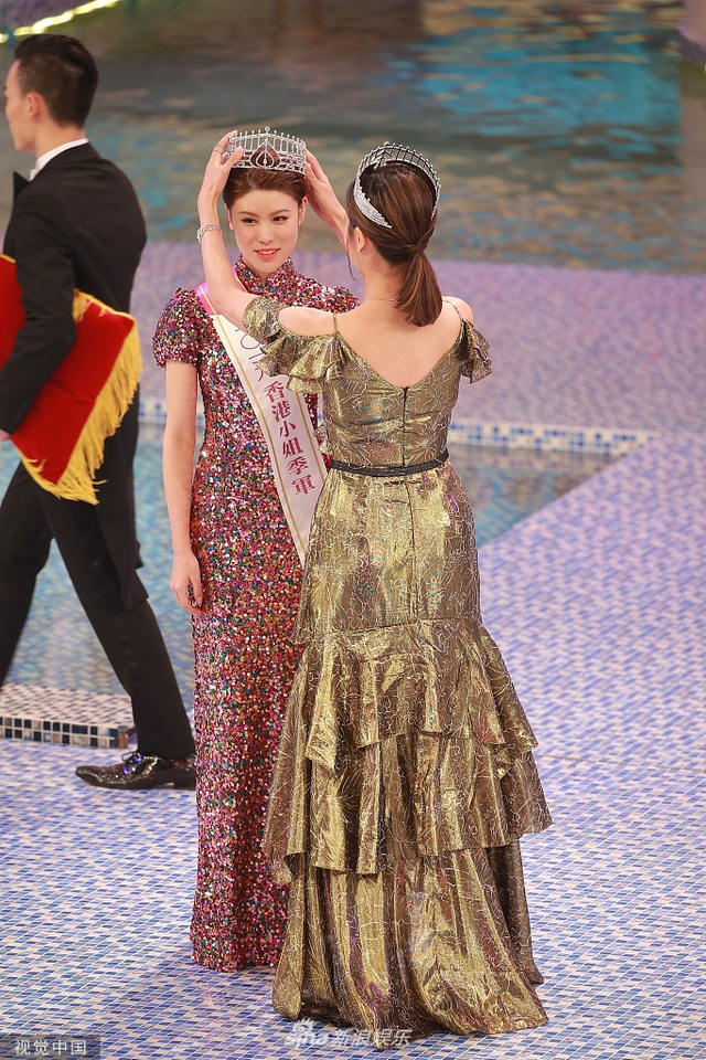 组图：2019港姐决赛黄嘉雯夺冠泪洒现场 王菲古佩玲分获亚季军