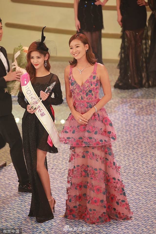 组图：2019港姐决赛黄嘉雯夺冠泪洒现场 王菲古佩玲分获亚季军