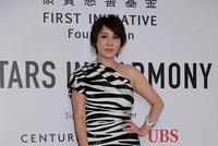 刘嘉玲黑丝秀腿与杨千嬅同场斗艳 文咏珊带新婚老公亮相