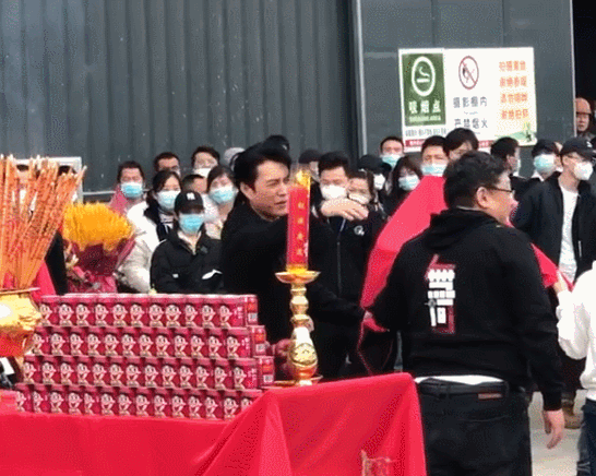 靳东亮相新戏开机仪式 将与陈道明再合作引期待