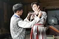 张彬彬《奔跑吧》直播量身形 106大长腿身材优越