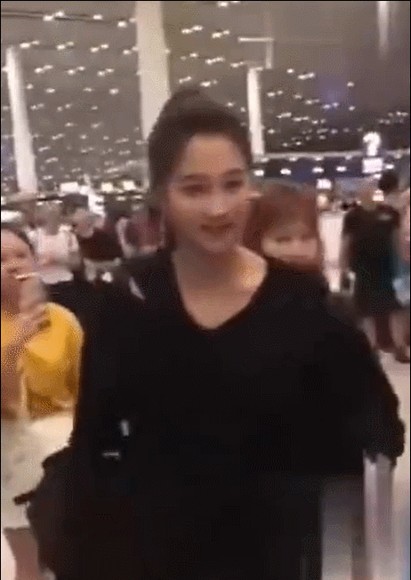 耿直girl!关晓彤被路人问“这谁”气得翻白眼