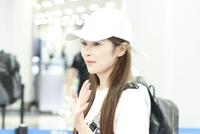 辣妈颖儿身材曼妙有致不输少女 浅笑挥手亲和可人