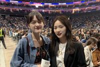 迷妹上线!文淇看戳爷演唱会与路人合影生图能打