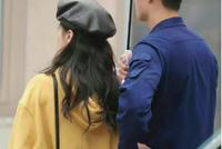 黄景瑜张婧仪《他从火光中走来》路透 同框撑伞氛围浪漫