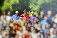 龚俊大学毕业照曝光 身高优越阳光下笑容灿烂