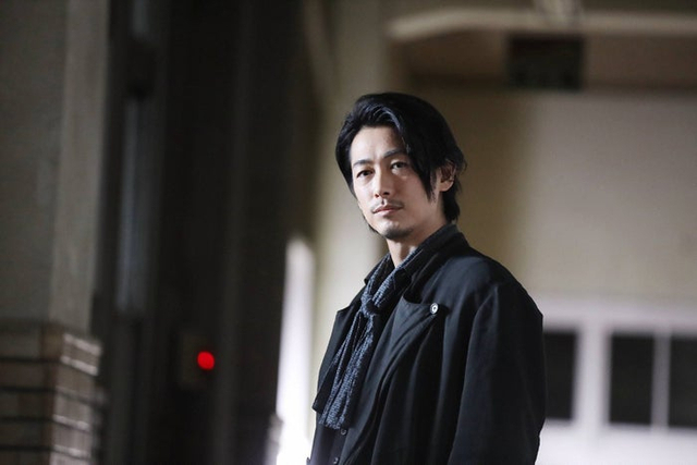 5         新浪娱乐讯 《夏洛克》第6集剧照曝光,主演藤冈靛在微博