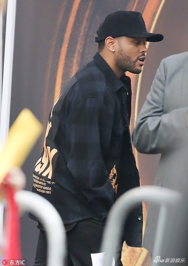 盆栽哥现身形单影只惹网友心疼