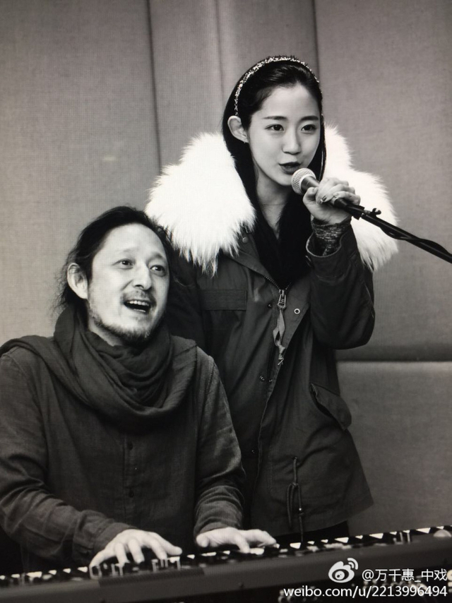 二人显恩爱