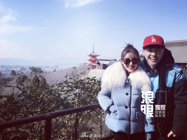 张玮和爱妻杨烨私照