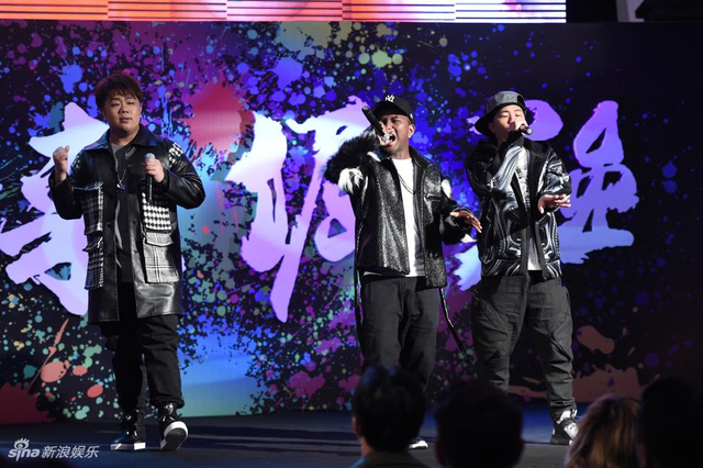 现场献唱主题曲