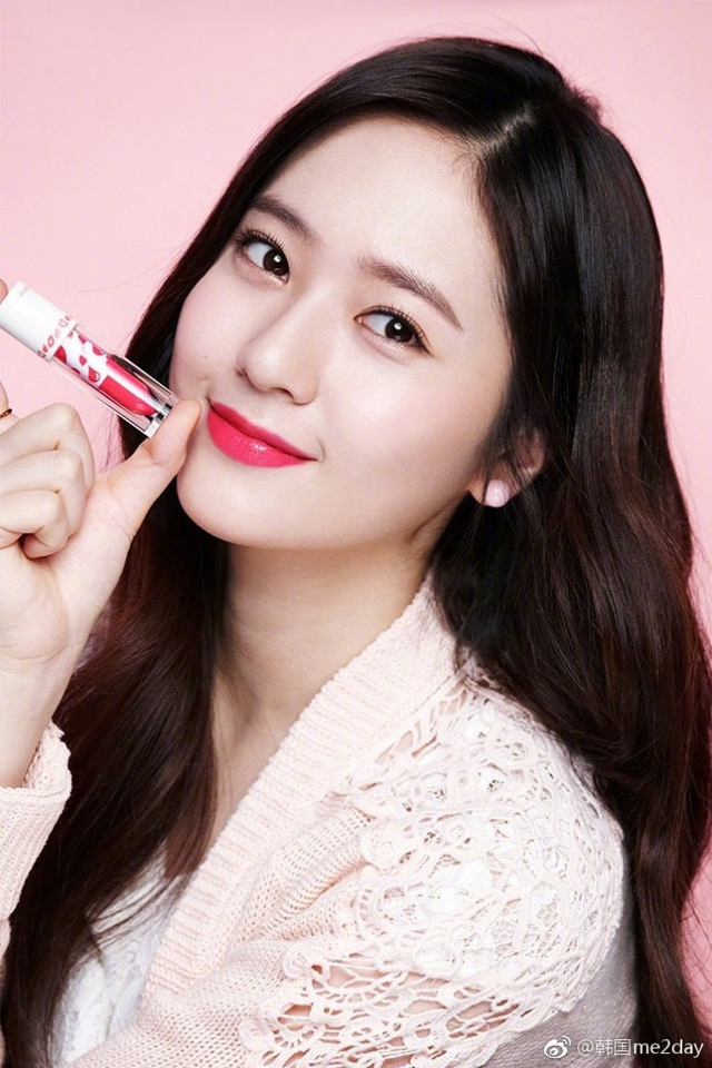 天下,新闻更悦己 新浪娱乐讯 f(x)成员郑秀晶拍摄的一组全新海报曝光