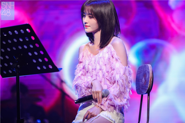 SNH48鞠婧祎举办生日会献热舞