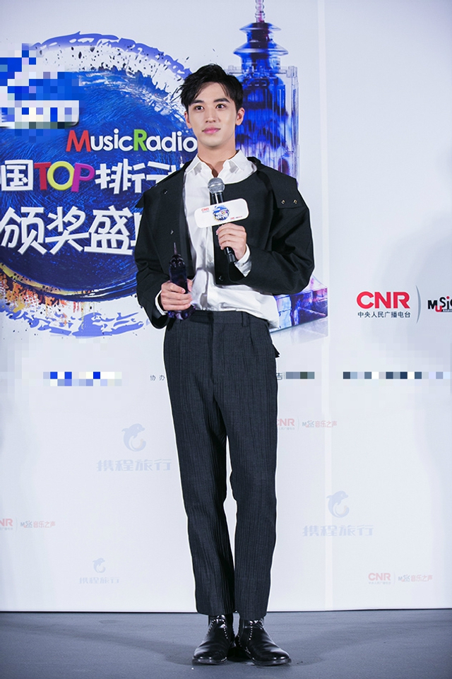 许魏洲获年度新人奖