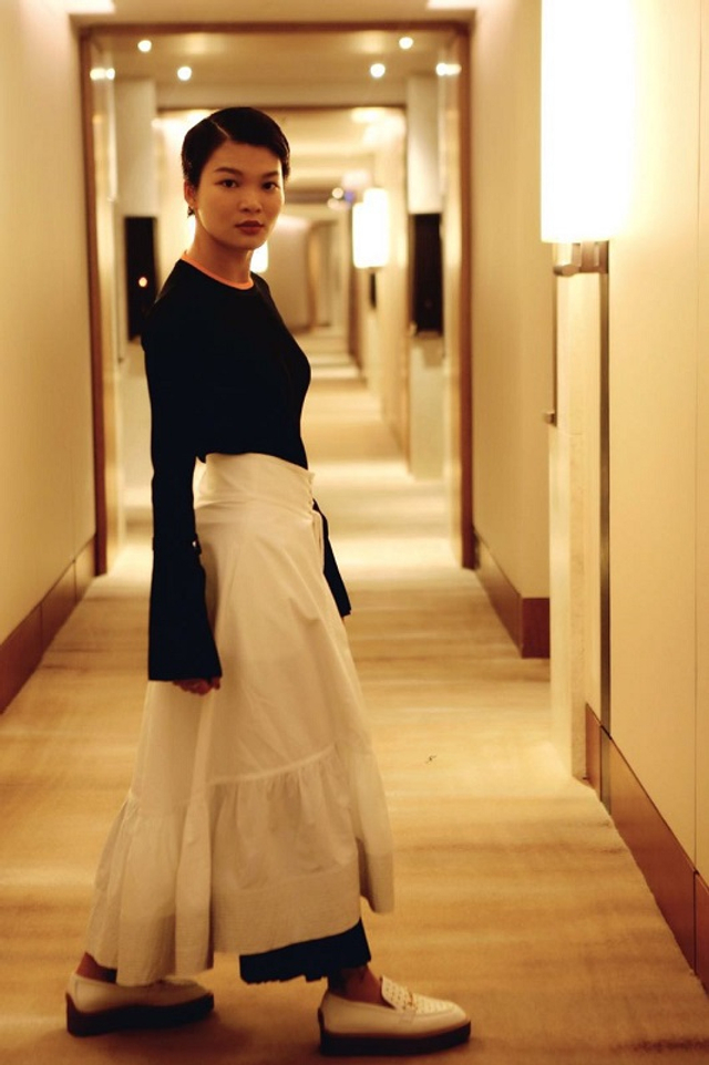 苏运莹陈牧耶献唱庆香港回归晚会 展朝气与柔美