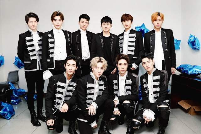 zero-g男团一袭制服装亮相_手机新浪网