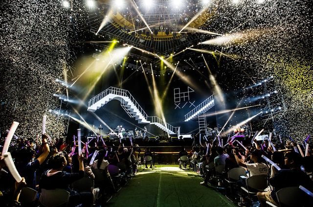 组图：戴佩妮8月19广州开唱 与粉丝分享青春回忆