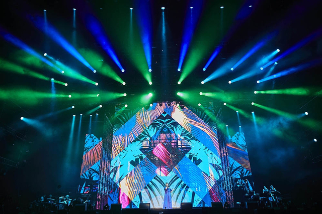 周笔畅巡演全程高跟鞋玩唱跳