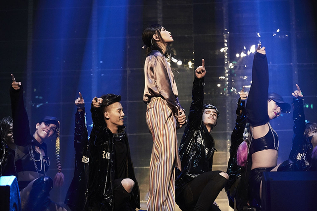 周笔畅巡演全程高跟鞋玩唱跳