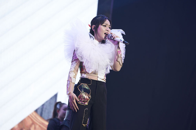 周笔畅巡演全程高跟鞋玩唱跳