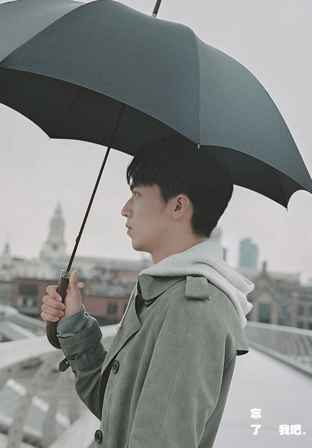 组图:许魏洲《忘了我吧》MV首发 揭开绝望的疯狂表象