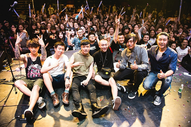 张承二番目乐队专场演出落幕 唱新曲展成长