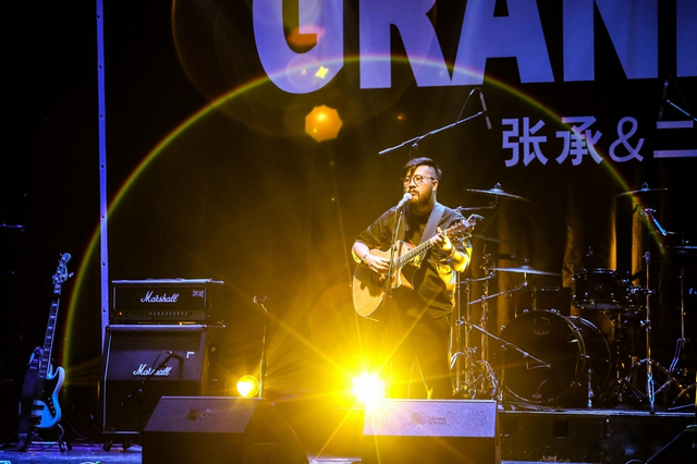 组图：张承二番目乐队专场演出落幕 唱新曲展成长