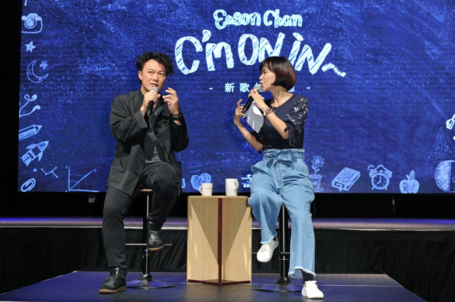陈奕迅不惧台风办新歌抢听会 现场分享心得