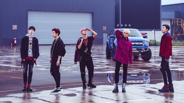 组图：CORE ONE拍《情非得已》MV 造型展青春活力