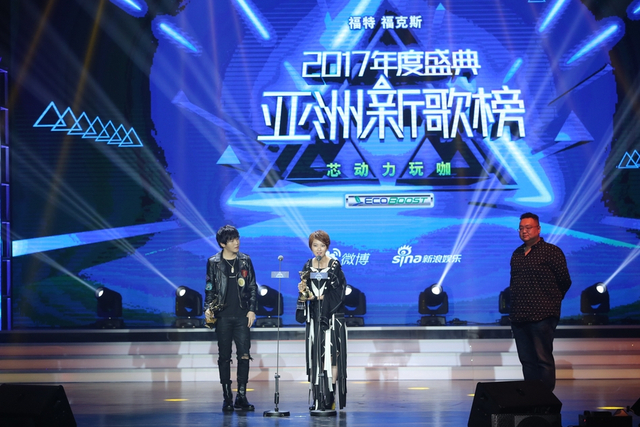 蔡淳佳和李炜双双夺得“2017年度媒体推荐歌手”称号 