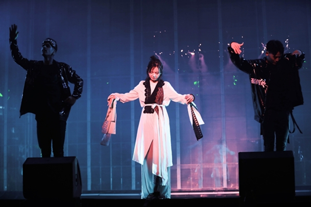 周笔畅上海站演唱会首唱新歌